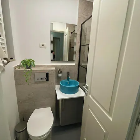 Apartment Chic In Bucharest