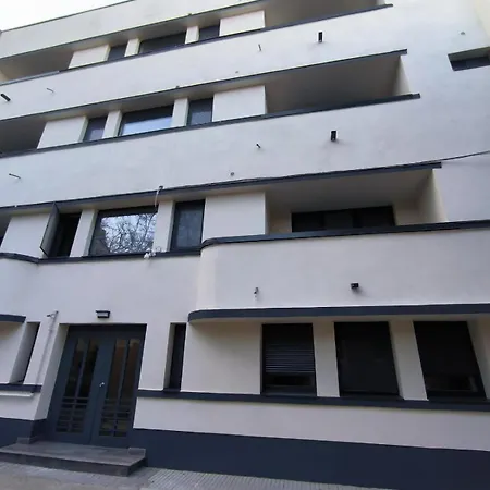 Apartment Chic In Bucharest